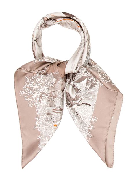 Hermès De Passage A Moscou Silk Scarf 